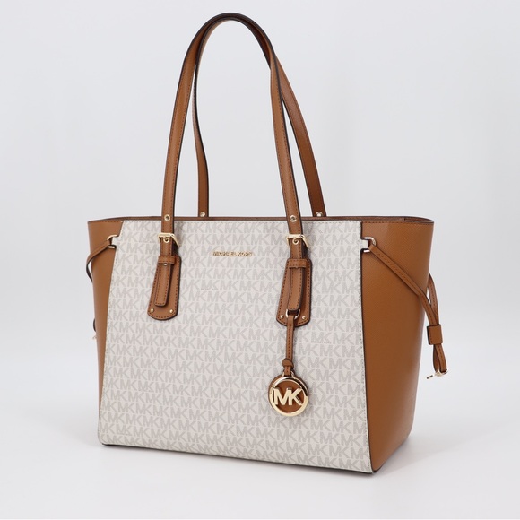 Michael Kors Voyager Signature MultiFunction Top Zip Tote Vanilla Acorn Preloved - Picture 4 of 16